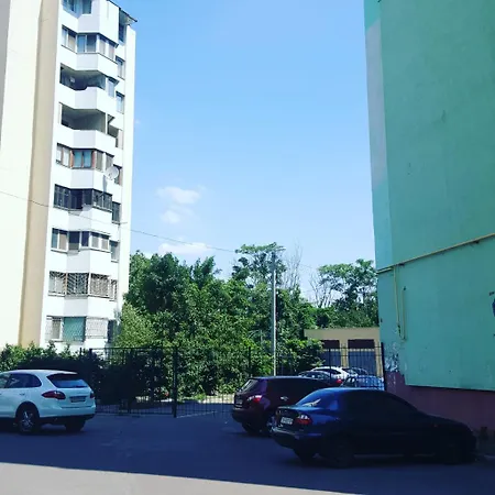 On Kompozitora Nischinskoho 16 Апартаменты *